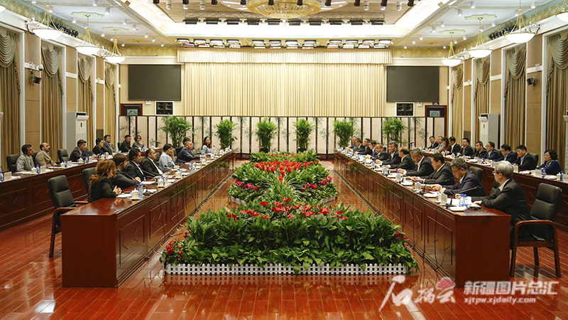 马兴瑞艾尔肯·吐尼亚孜会见出席2023年中国—中亚仲裁论坛嘉宾