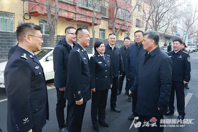 马兴瑞在乌鲁木齐调研安全稳定和产业发展工作