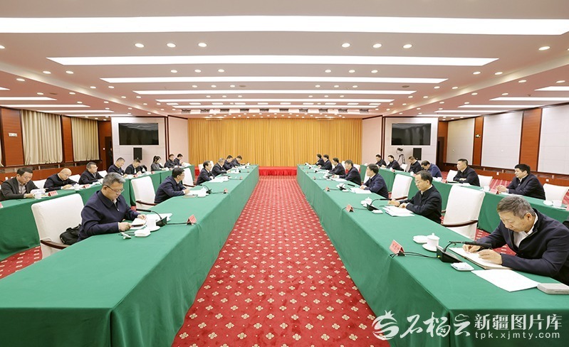 陈小江艾尔肯·吐尼亚孜会见三峡集团董事长刘伟平总经理李富民