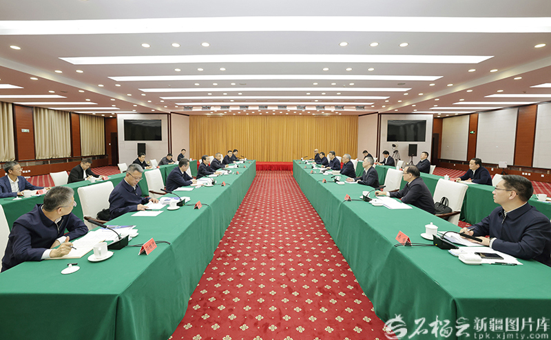 陈小江艾尔肯·吐尼亚孜会见中国煤炭地质总局党委书记贾春曲