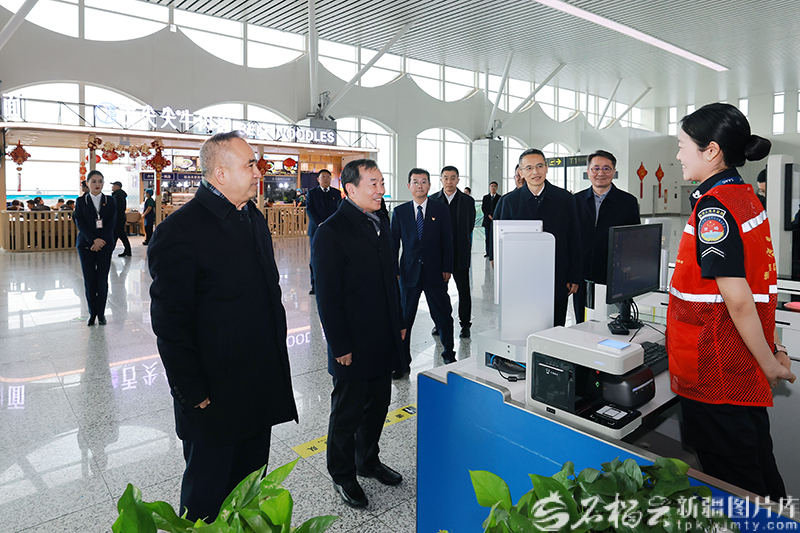 陈小江艾尔肯·吐尼亚孜在喀什克州看望慰问基层干部群众