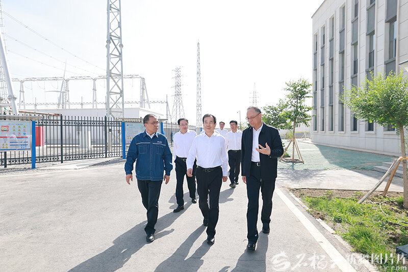 陈小江在吐鲁番调研座谈并接待信访群众