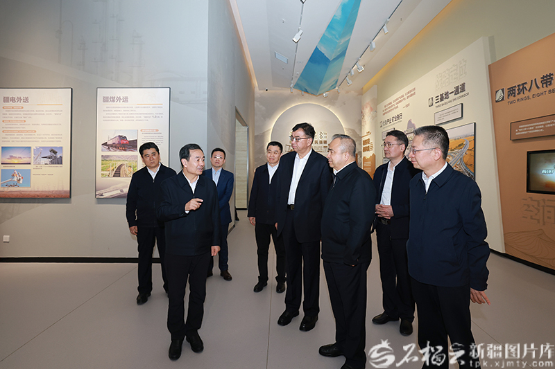 陈小江艾尔肯·吐尼亚孜在自治区自然资源厅和地质局调研座谈